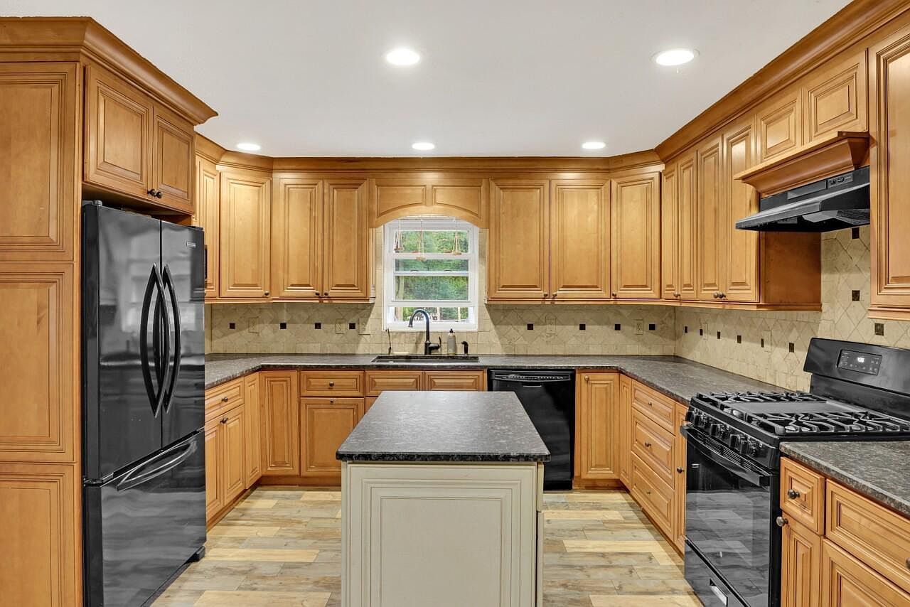 W2585 Long Meadow Dr Elkhorn, WI 53121 | Single Family