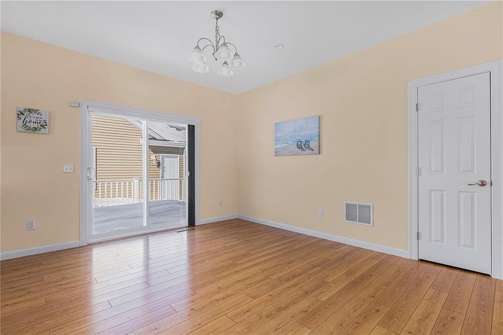 58 Chickadee Ln South Kingstown, RI 02879  | Condominium