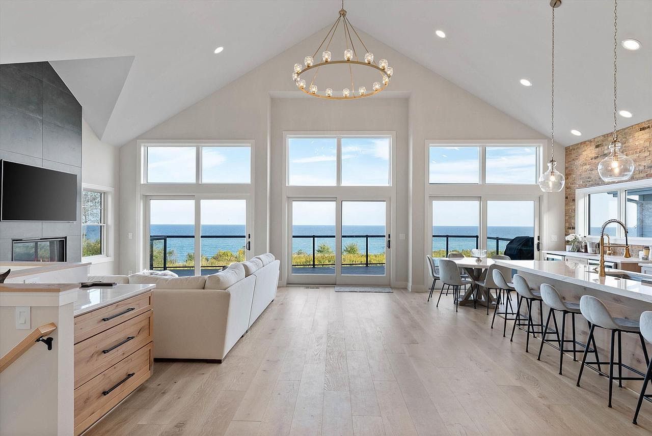 1082 Seanma Wynd Grafton, WI 53024  | Single Family