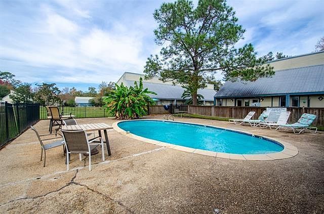 350 Atalin St #11 Mandeville, LA 70448  | Condominium