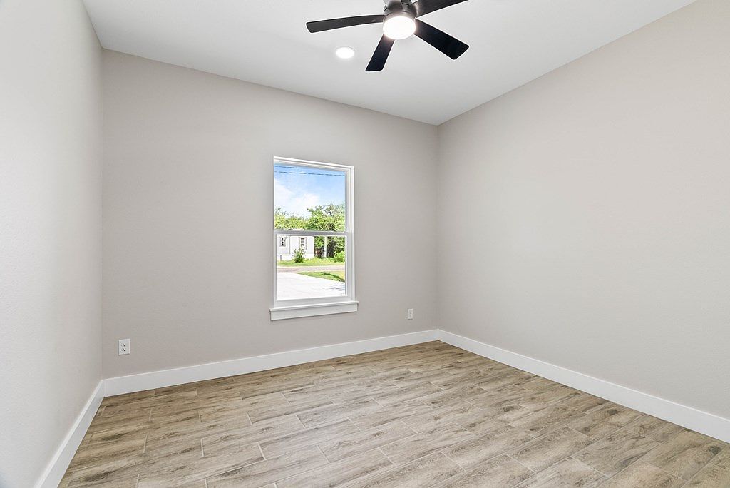 1114 N Gagon St Rockport, TX 78382 | Single Family