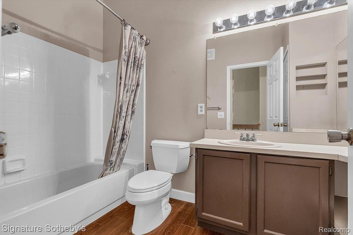 22331 Peachtree Novi, MI 48375  | Condominium