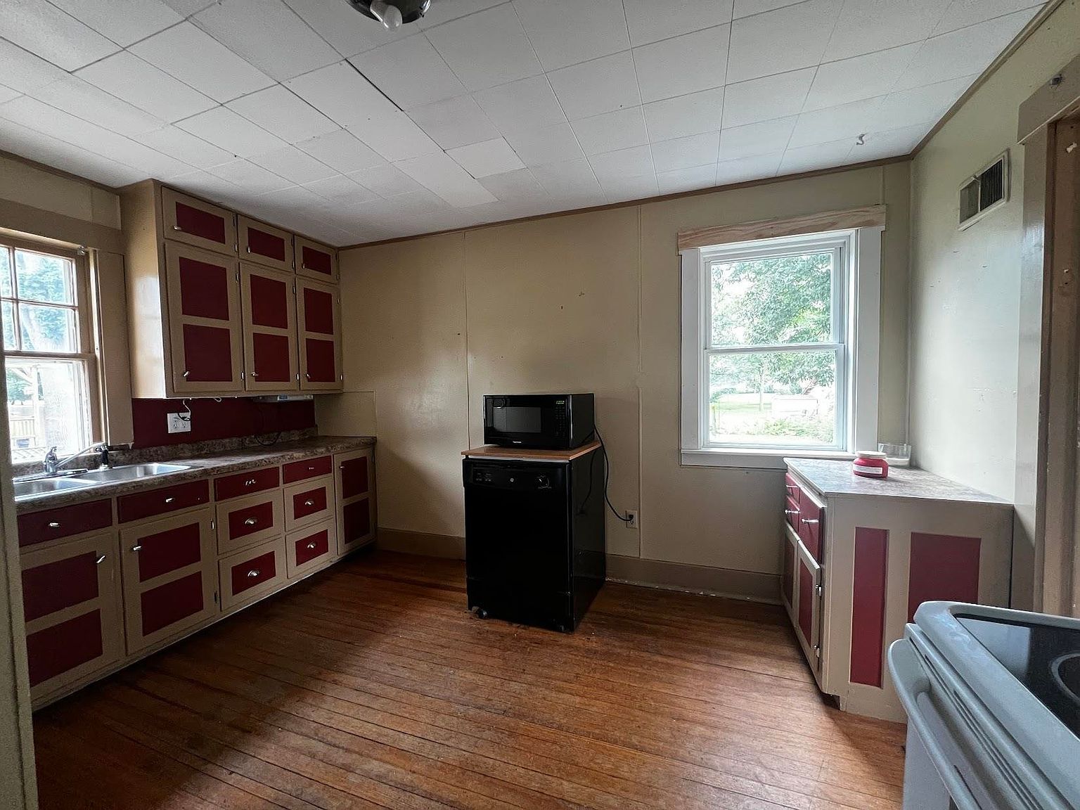 427 6th Ave W Spencer, IA 51301  | Single Family