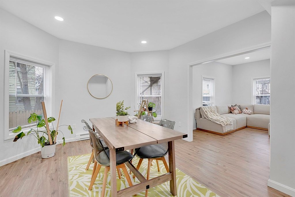 276 Dickinson St Springfield, MA 01108  | Single Family