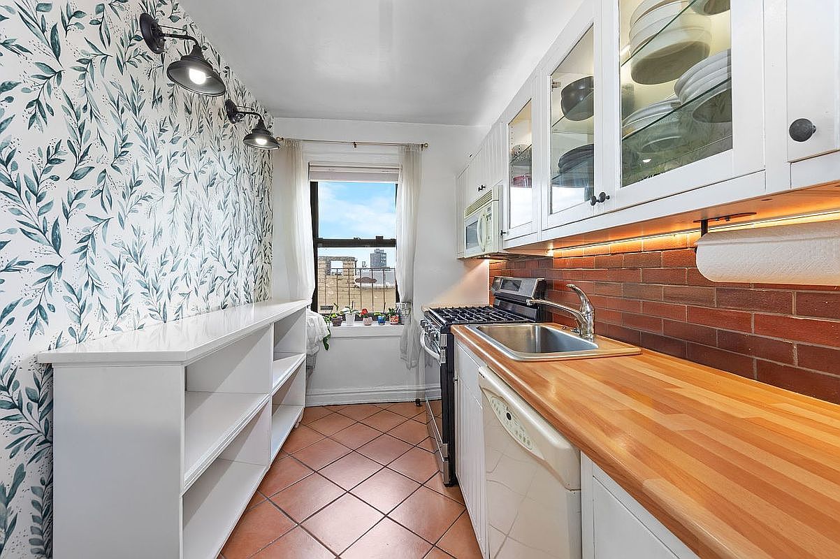 35-55 29th St UNIT 6J Astoria, NY 11106  | Condominium