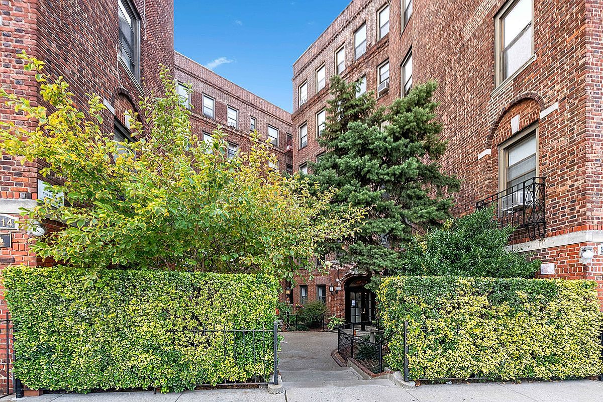 44-14 Newtown Rd #10 Astoria, NY 11103 | Condominium