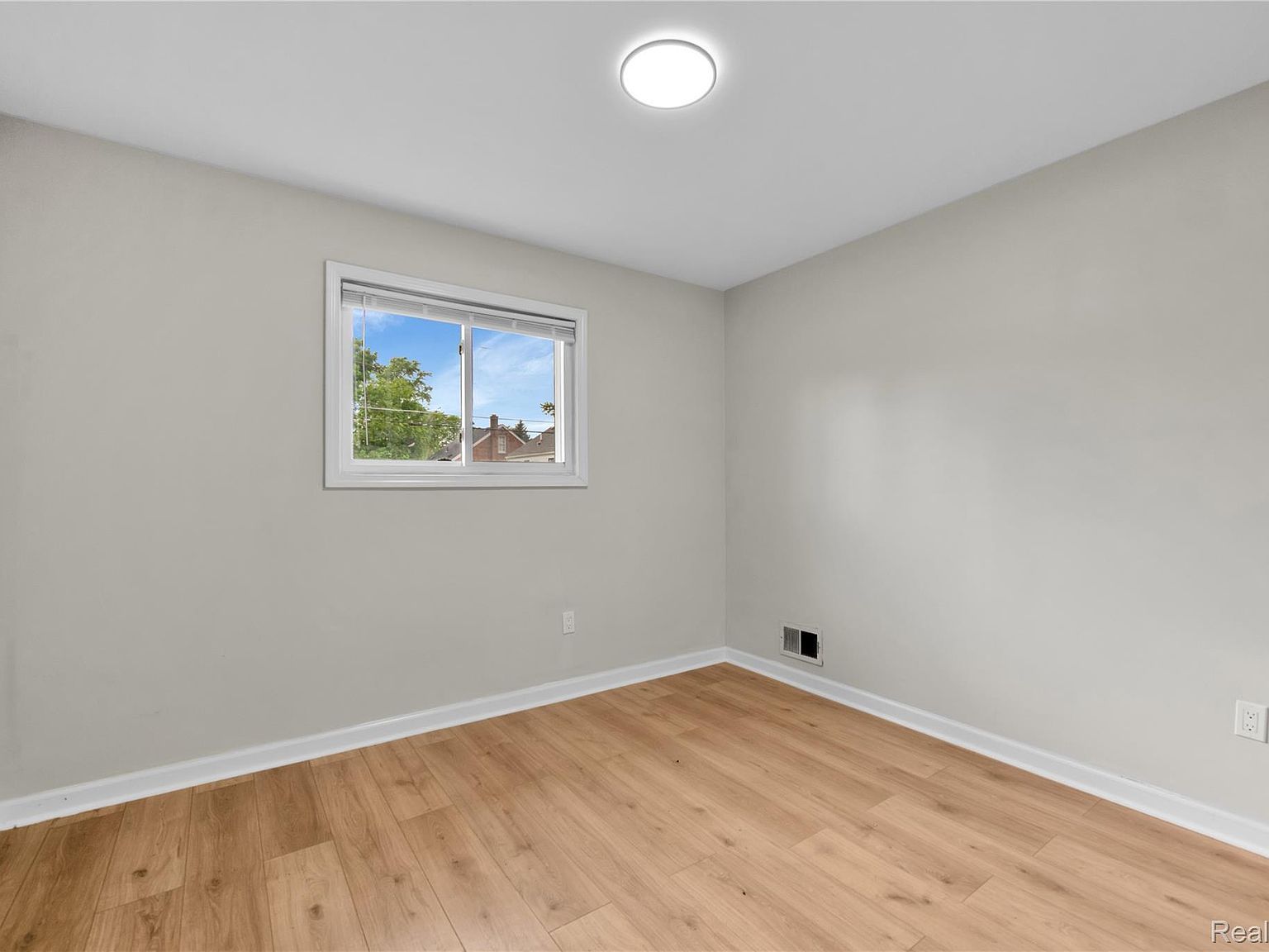 21732 Wellington Ave Warren, MI 48089  | Single Family