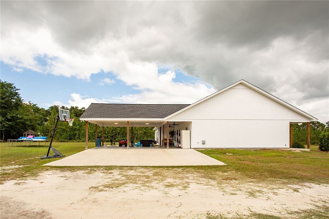 104 Wildwood St Hoboken, GA 31542  | Single Family