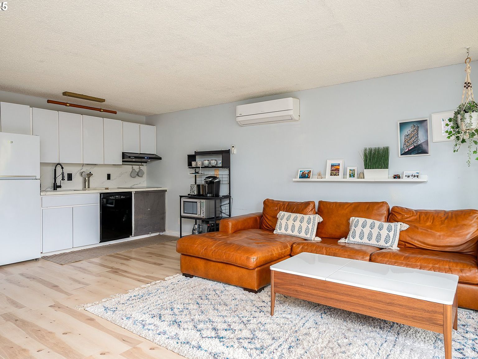 100 Kerr Pkwy APT 19 Lake Oswego, OR 97035  | Condominium