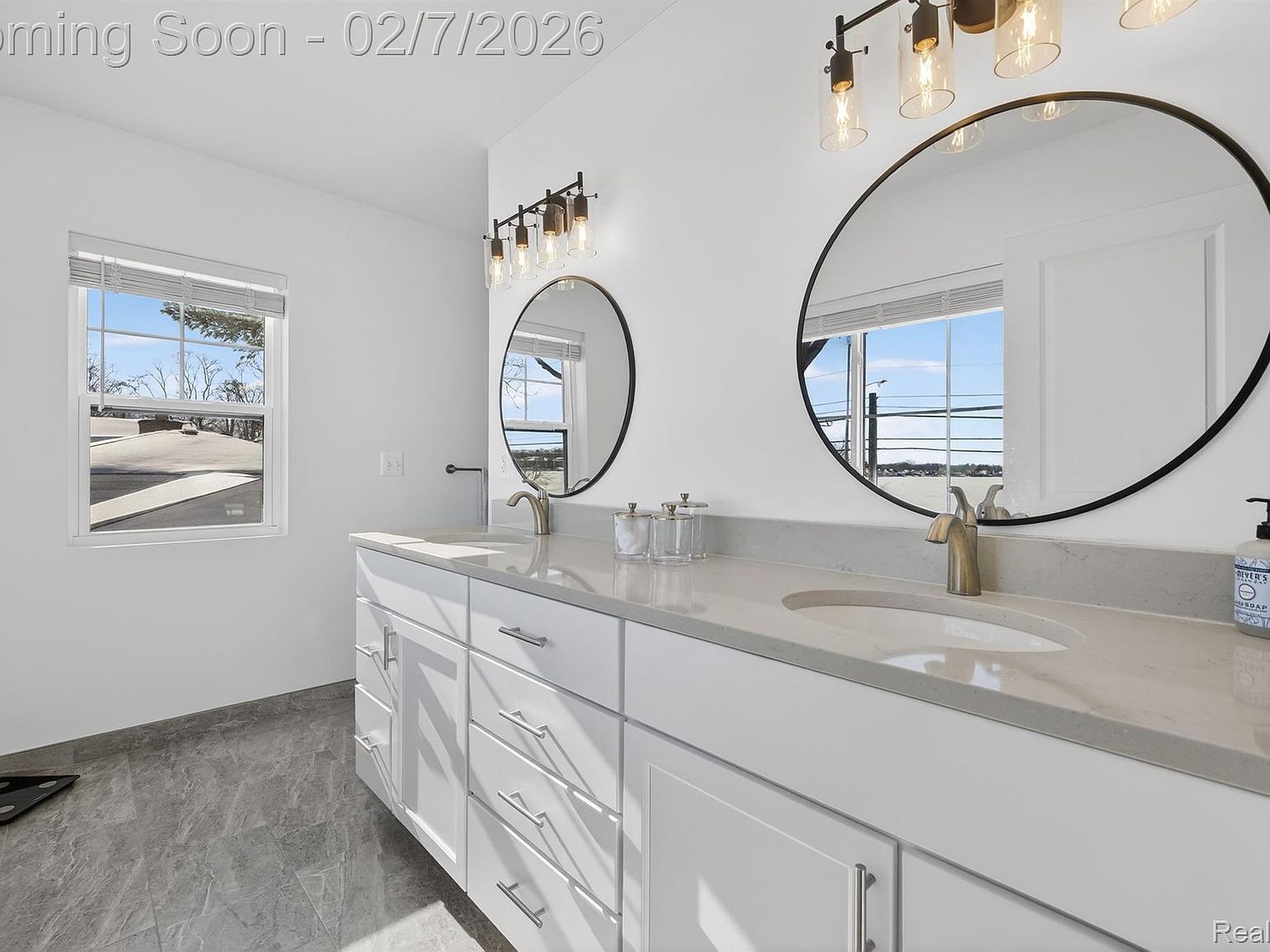 5264 Cooley Lake Rd Waterford, MI 48327  | Single Family