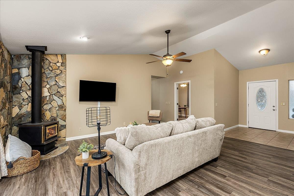 17117 Lawrence Way Grass Valley, CA 95949  | Single Family