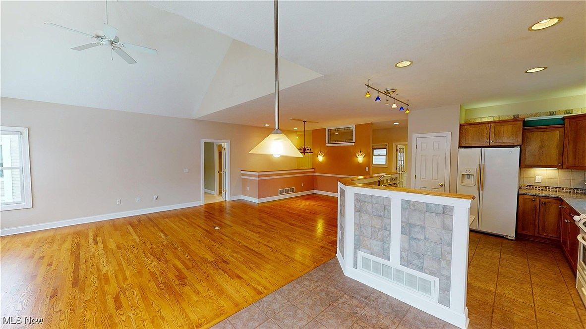 891 Stonewater Dr Kent, OH 44240  | Condominium