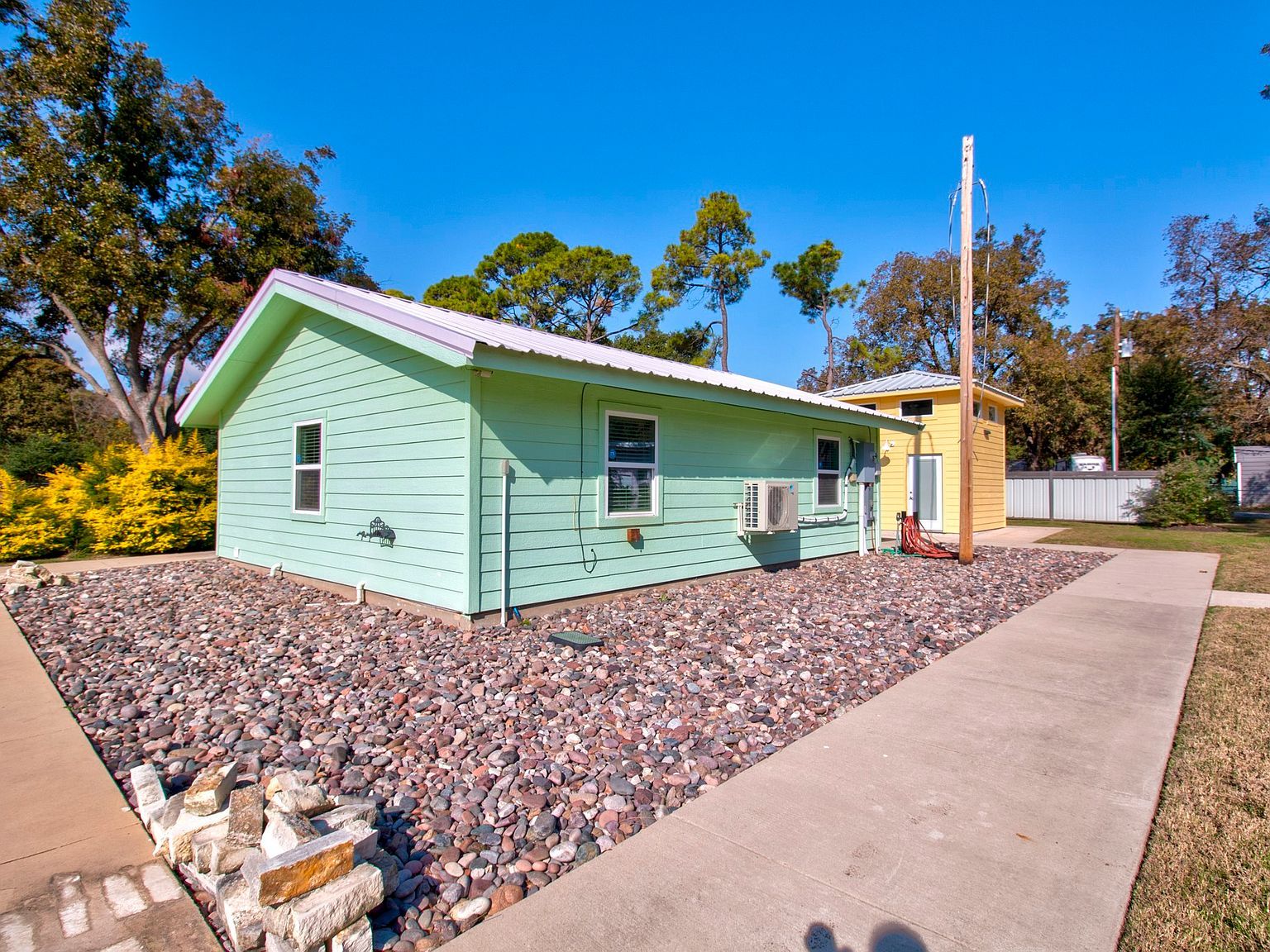 227 Newcastle Dr Gordonville, TX 76245 | Single Family