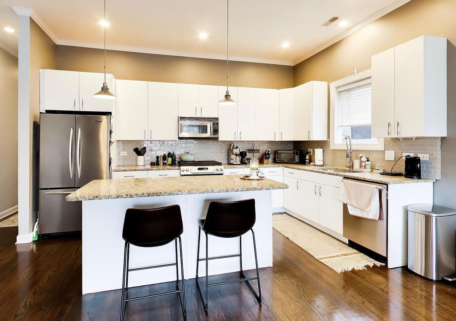 663 W Barry Ave APT 4C Chicago, IL 60657  | Condominium