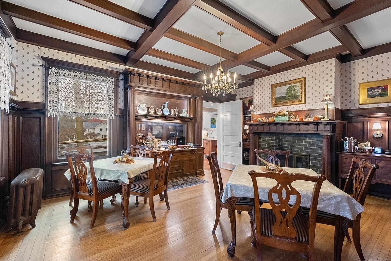 611 E Walnut St Horicon, WI 53032 | Single Family