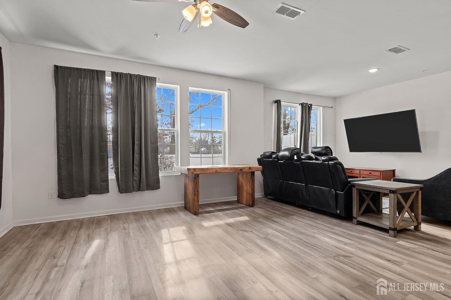 228 Park Ln Dunellen, NJ 08812  | Condominium