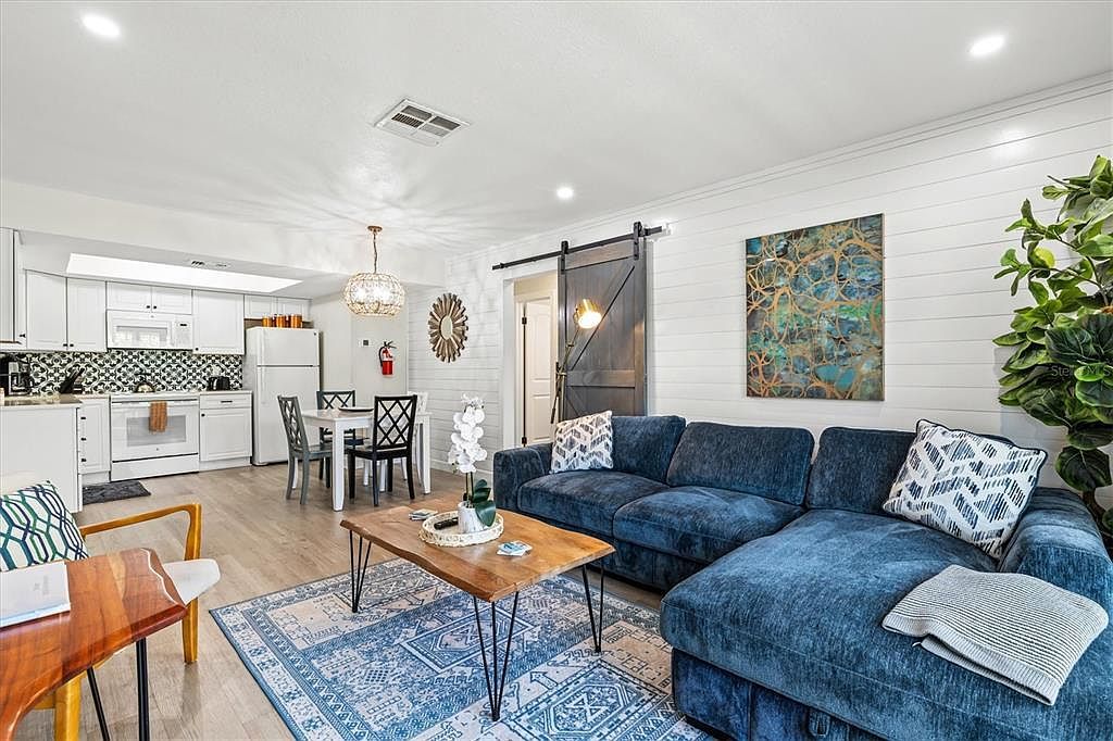 8106 Gulf Dr Holmes Beach, FL 34217  | Single Family