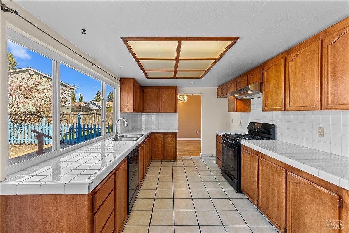 800 McKillop Ct Petaluma, CA 94954  | Single Family