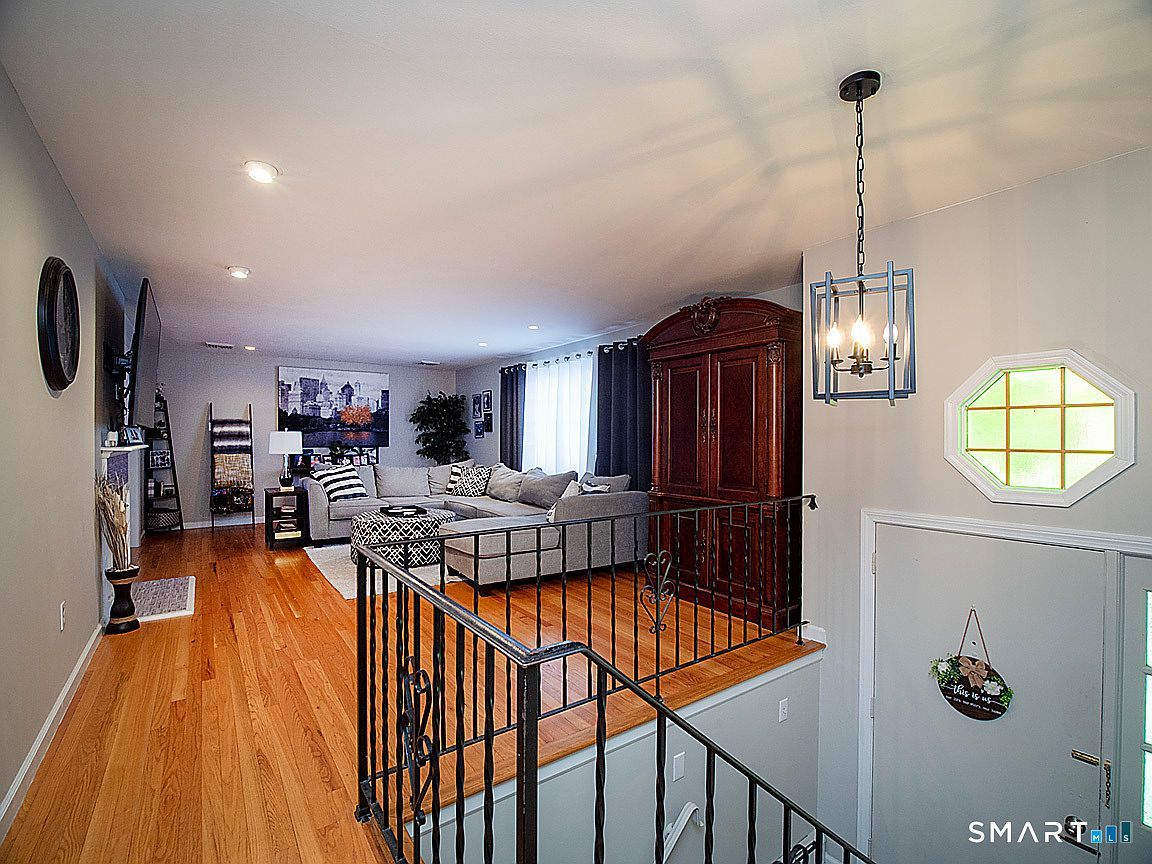 18 Anns Farm Rd Hamden, CT 06518  | Single Family