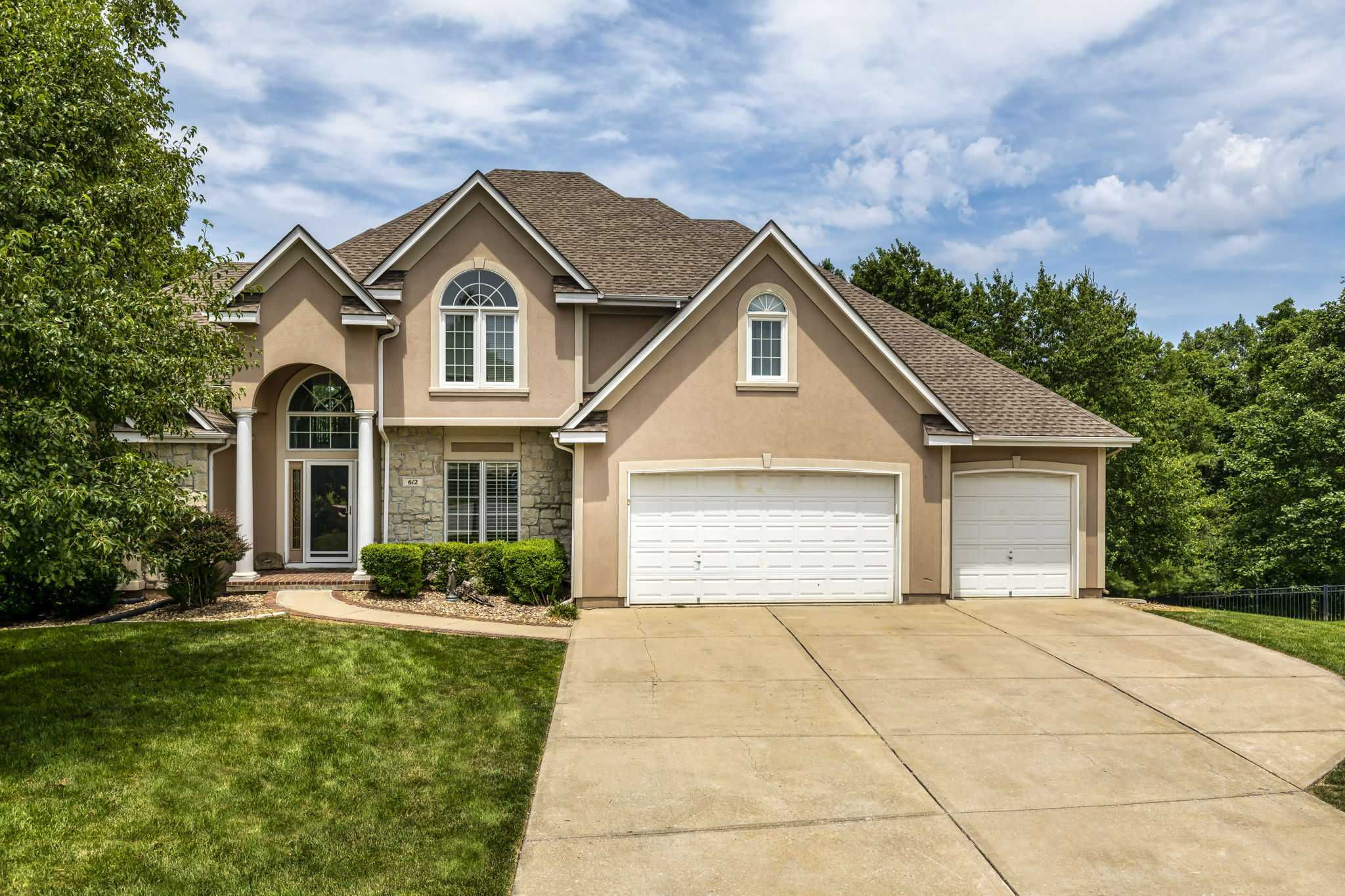 612 Northwest Timber Ridge Trail, Lee's Summit, MO, USA, 64081 | Single Family