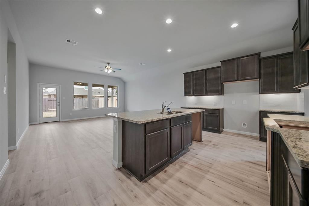 14218 Castolon Court, Conroe, TX, USA, 77384 - Thumbnail 5