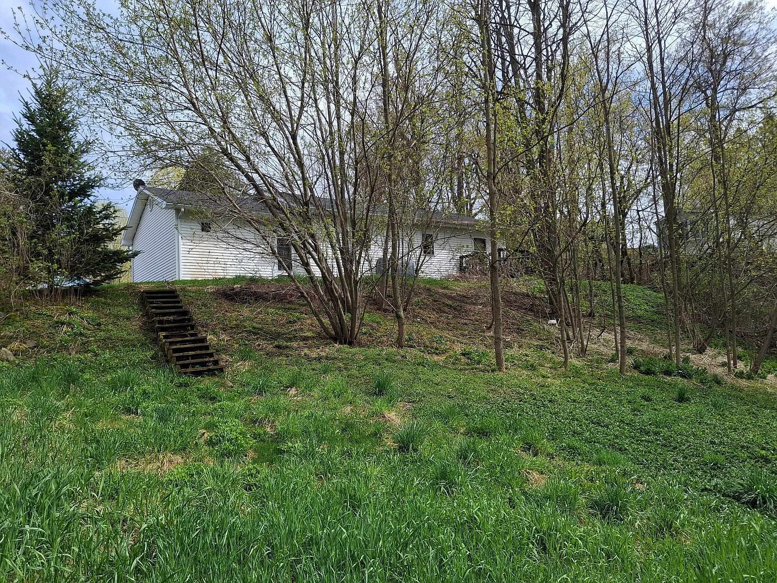 29 Cross St Newport, VT 05855  | Single Family