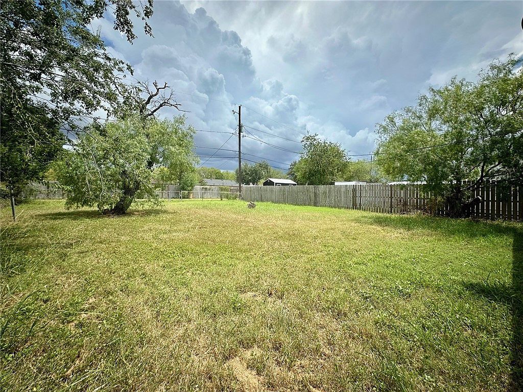 932 S 16th St Kingsville, TX 78363 | Single Family