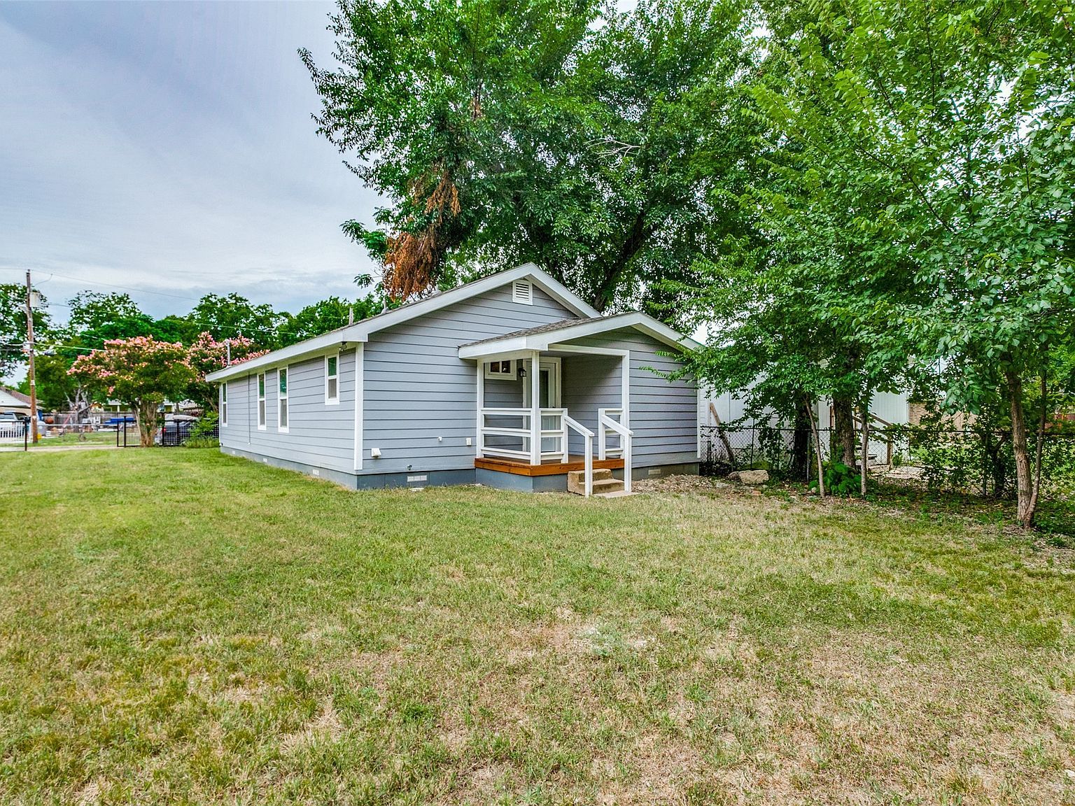 4042 Ladale Dr Dallas, TX 75212  | Single Family