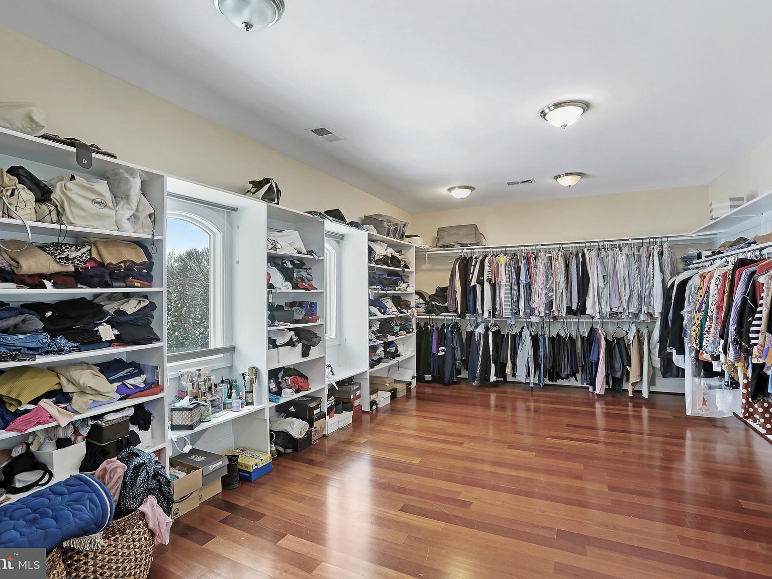 10400 Hunters Valley Rd Vienna, VA 22181 | Single Family