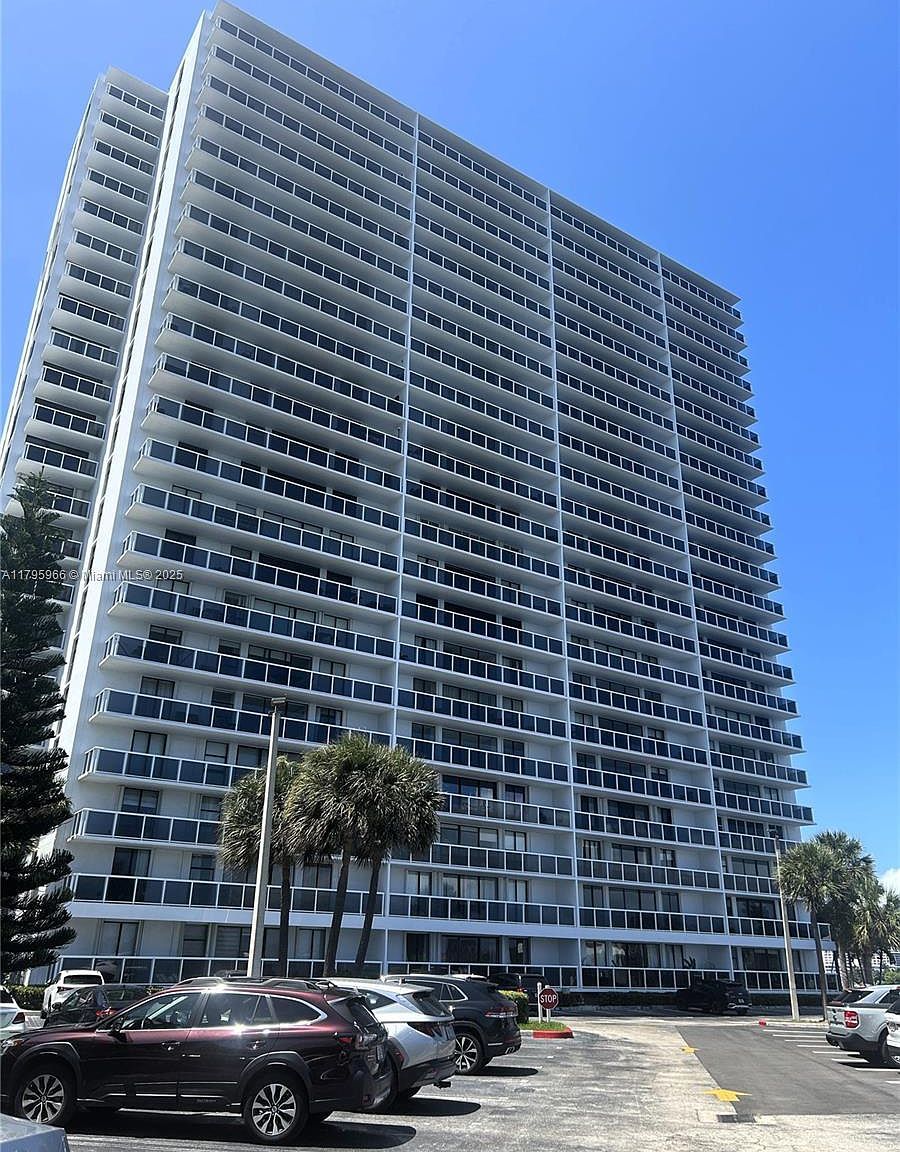 20515 E Country Club Dr APT 1646 Aventura, FL 33180 | Condominium