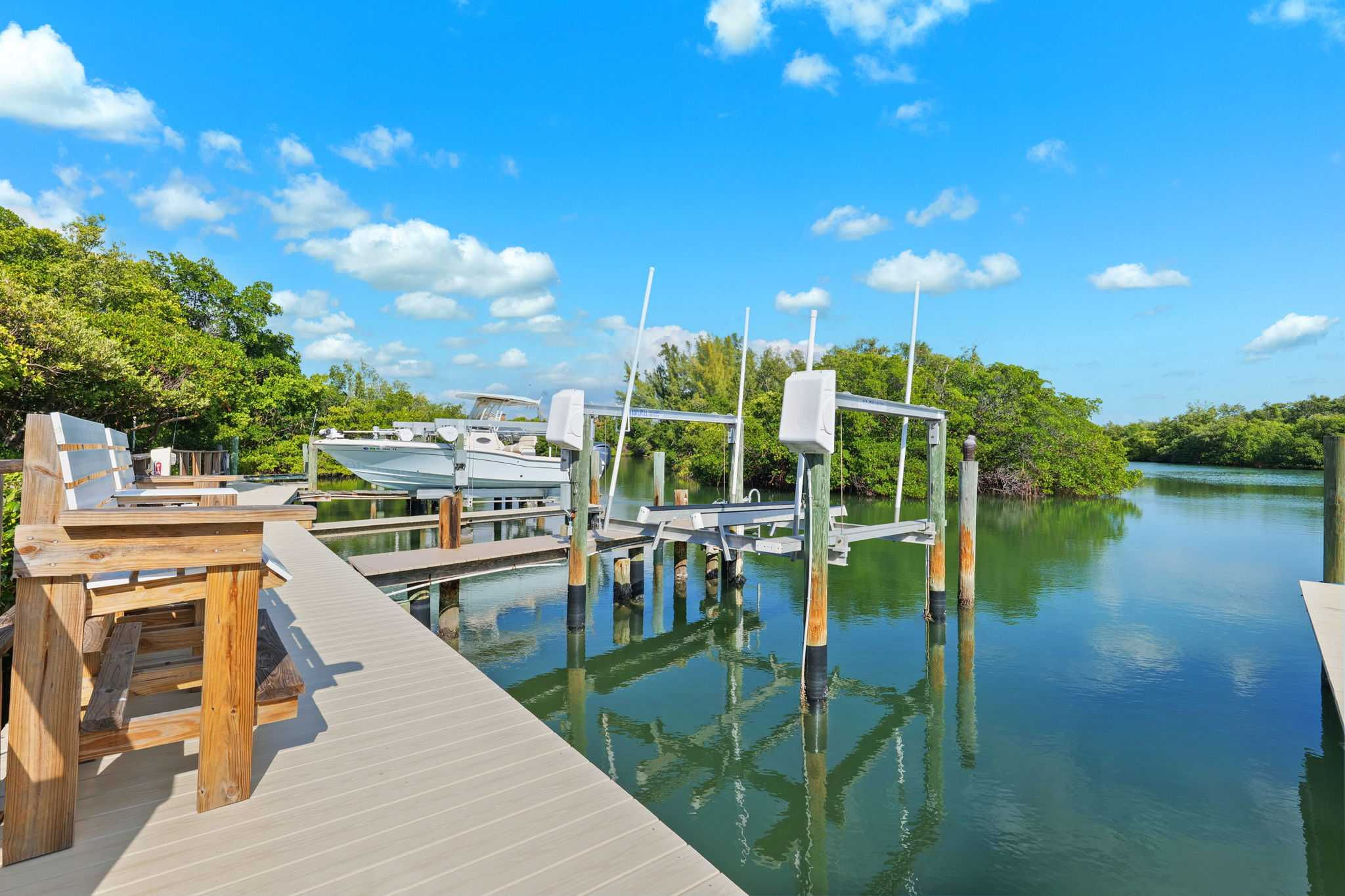 1355 Pinellas Bayway South apt 16, Tierra Verde, FL 33715, USA - Thumbnail 2