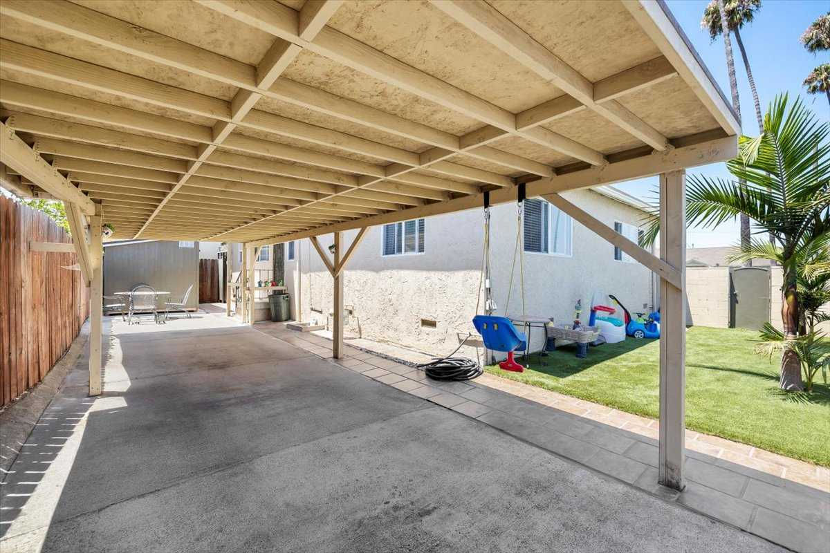 3002 8th Avenue, Los Angeles, CA, USA, 90018  | Single Family