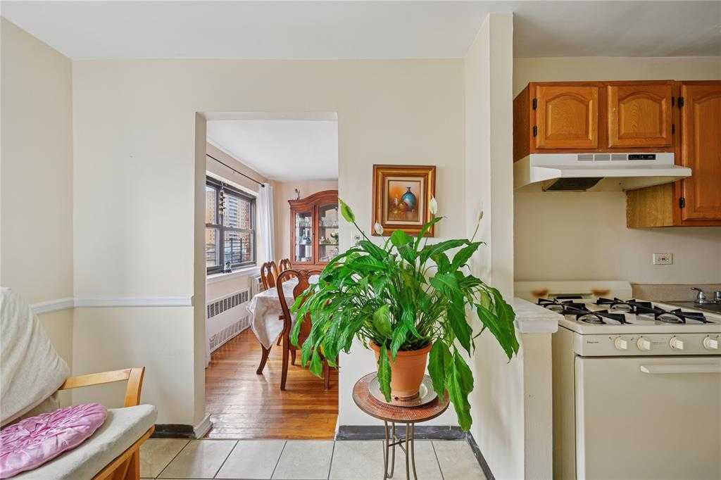 94-30 60th Ave unit 3h, Elmhurst, NY, USA | Single Family