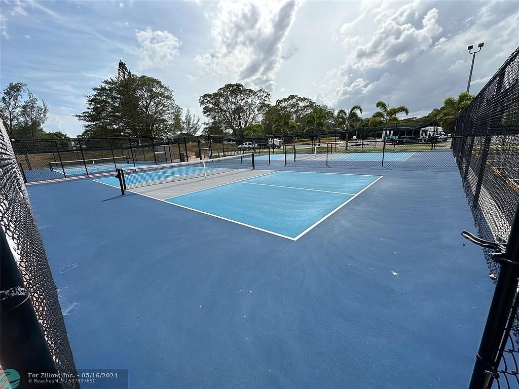 99 Oakridge Cir #99-H Deerfield Beach, FL 33442 | Condominium