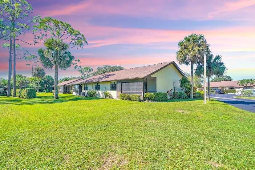 61 Macadamia Ct, Royal Palm Beach, FL 33411, USA - Thumbnail 4