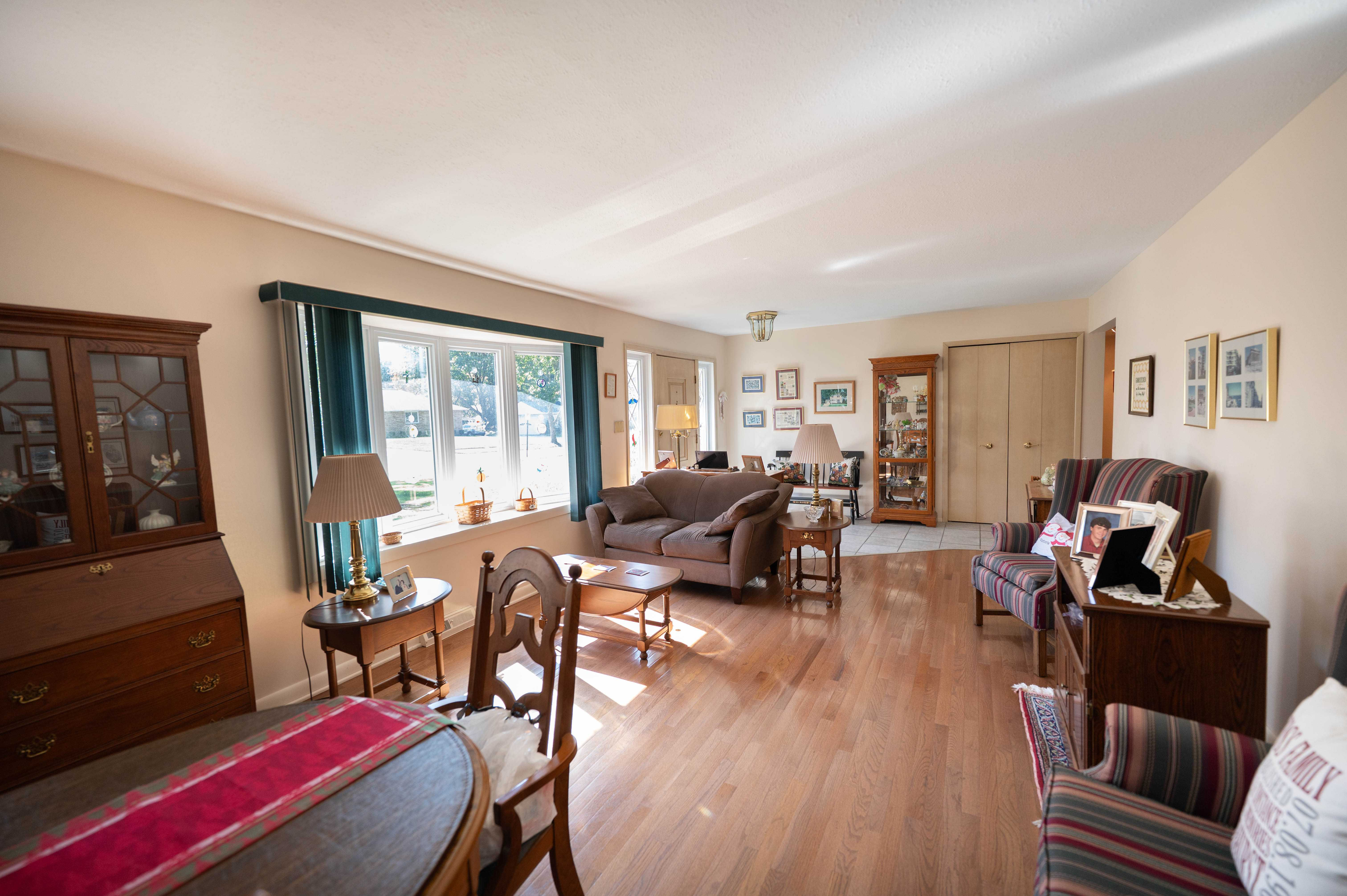 4927 Delevan Dr, Lyndhurst, OH, USA, 44124 - Thumbnail 5