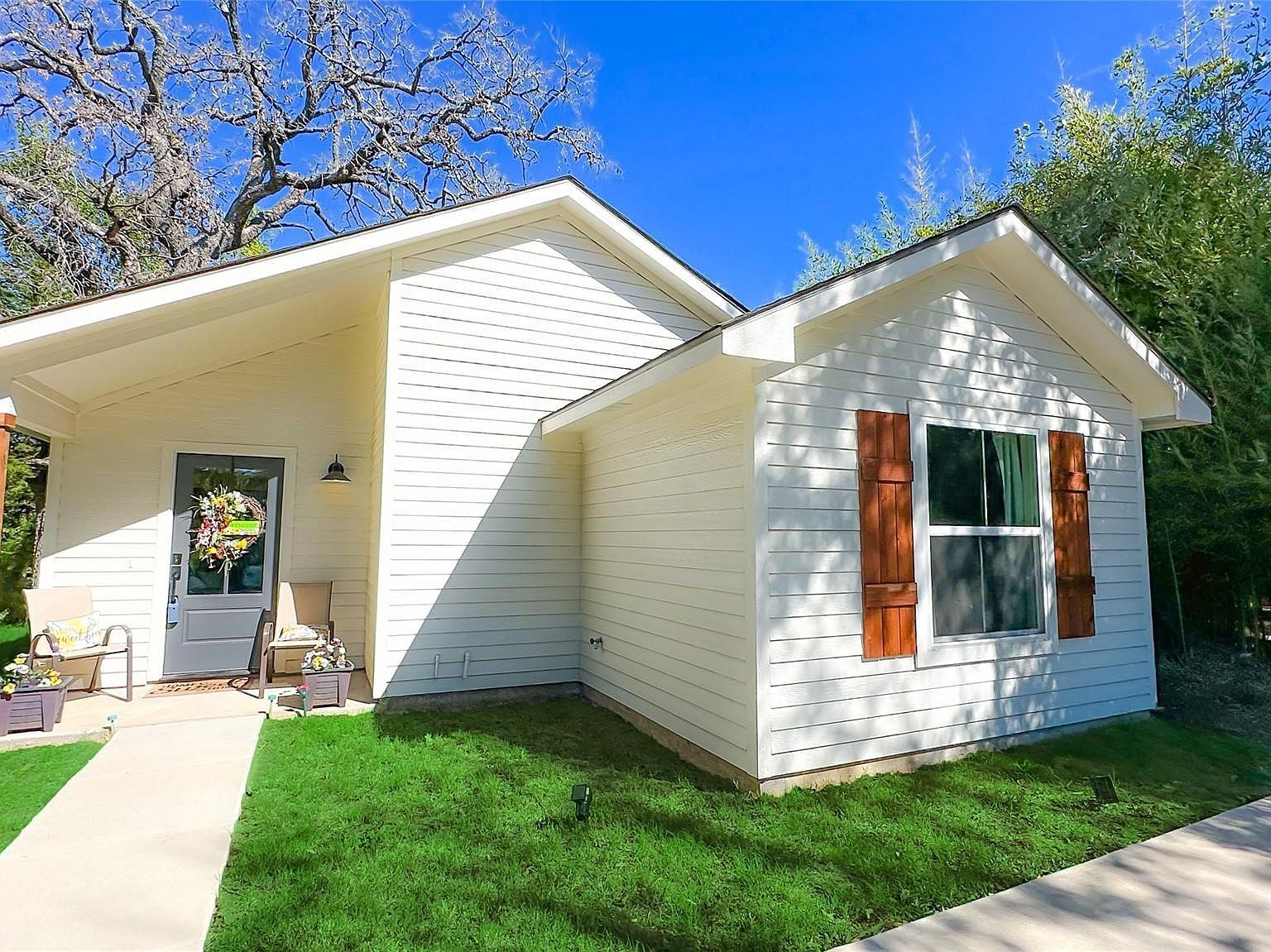 407 E Washington St Denison, TX 75021 | Single Family