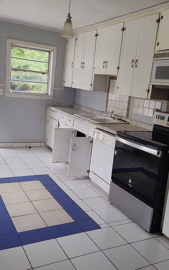 121 Woods Dr Dothan, AL 36301  | Single Family