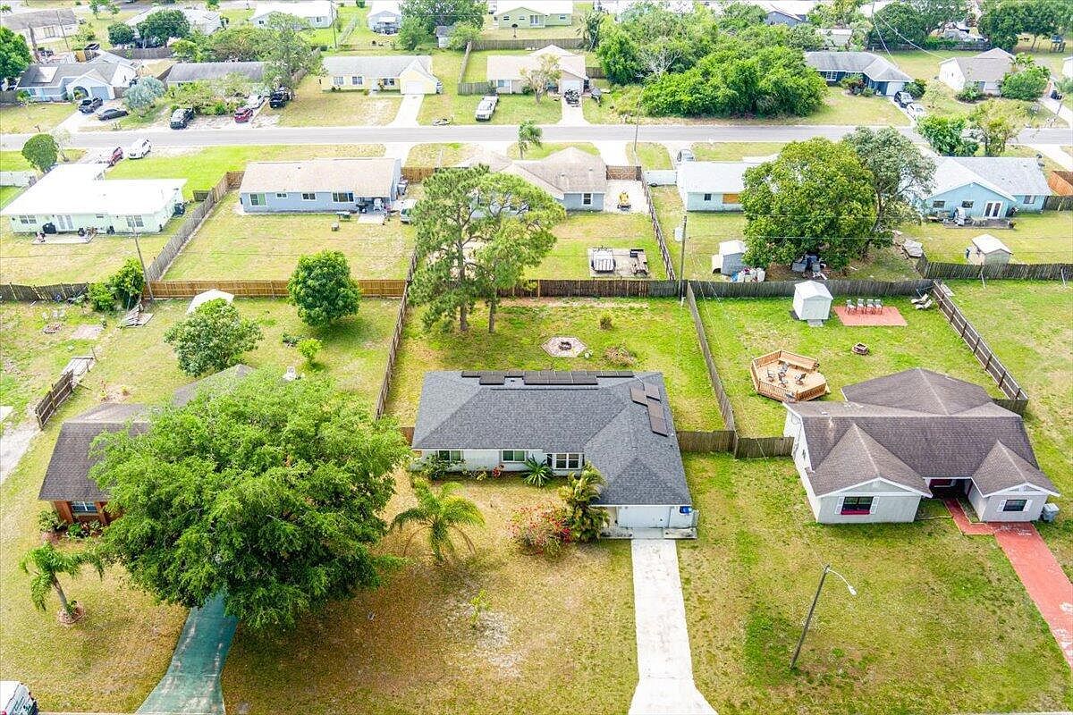 1085 23rd Pl SW Vero Beach, FL 32962 | Single Family