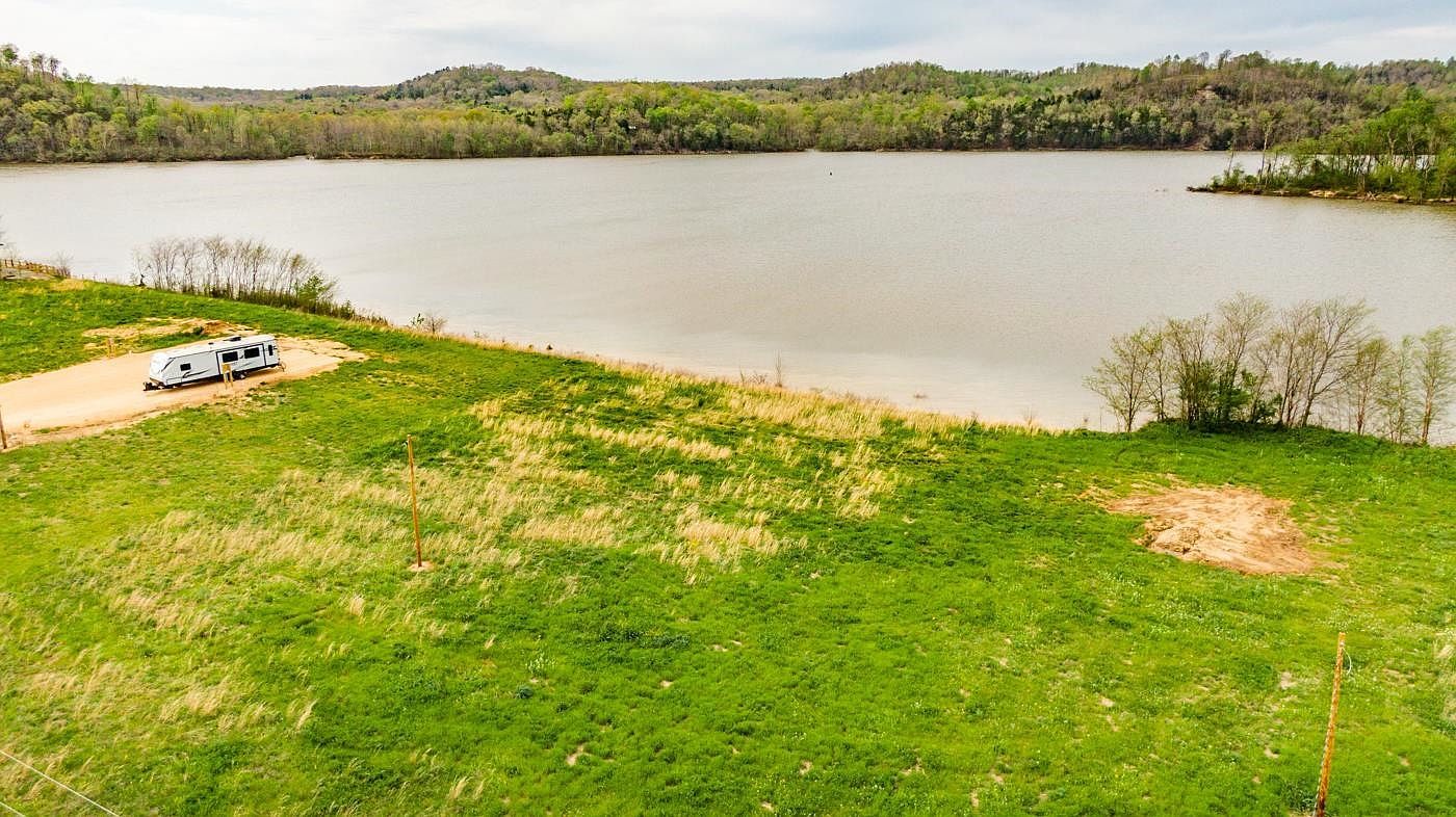 1823 Hardin Bottom Rd Clifton, TN 38425  | Land/Lot