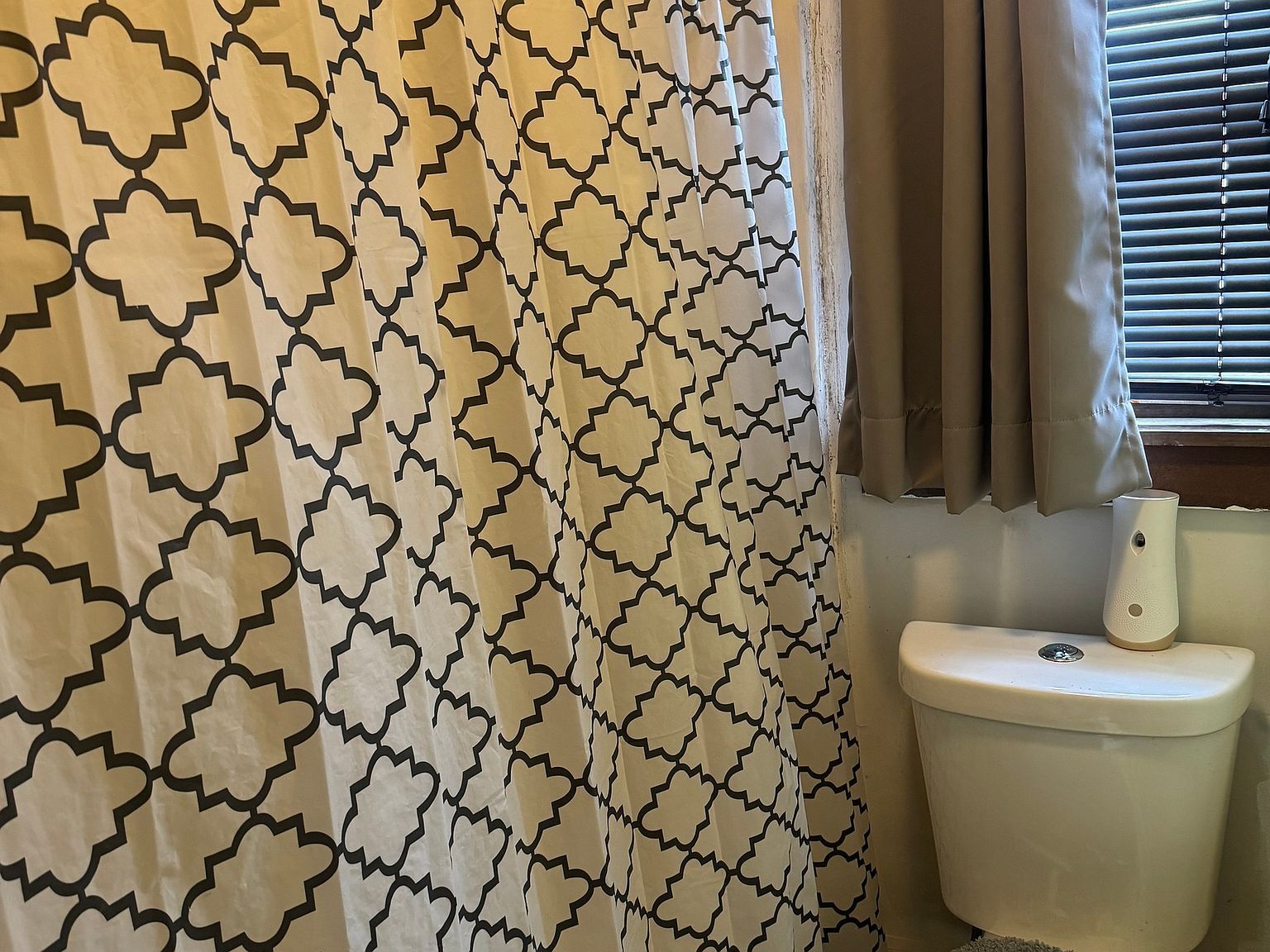 33 Guilford St #B Hartford, CT 06120  | Multi Family