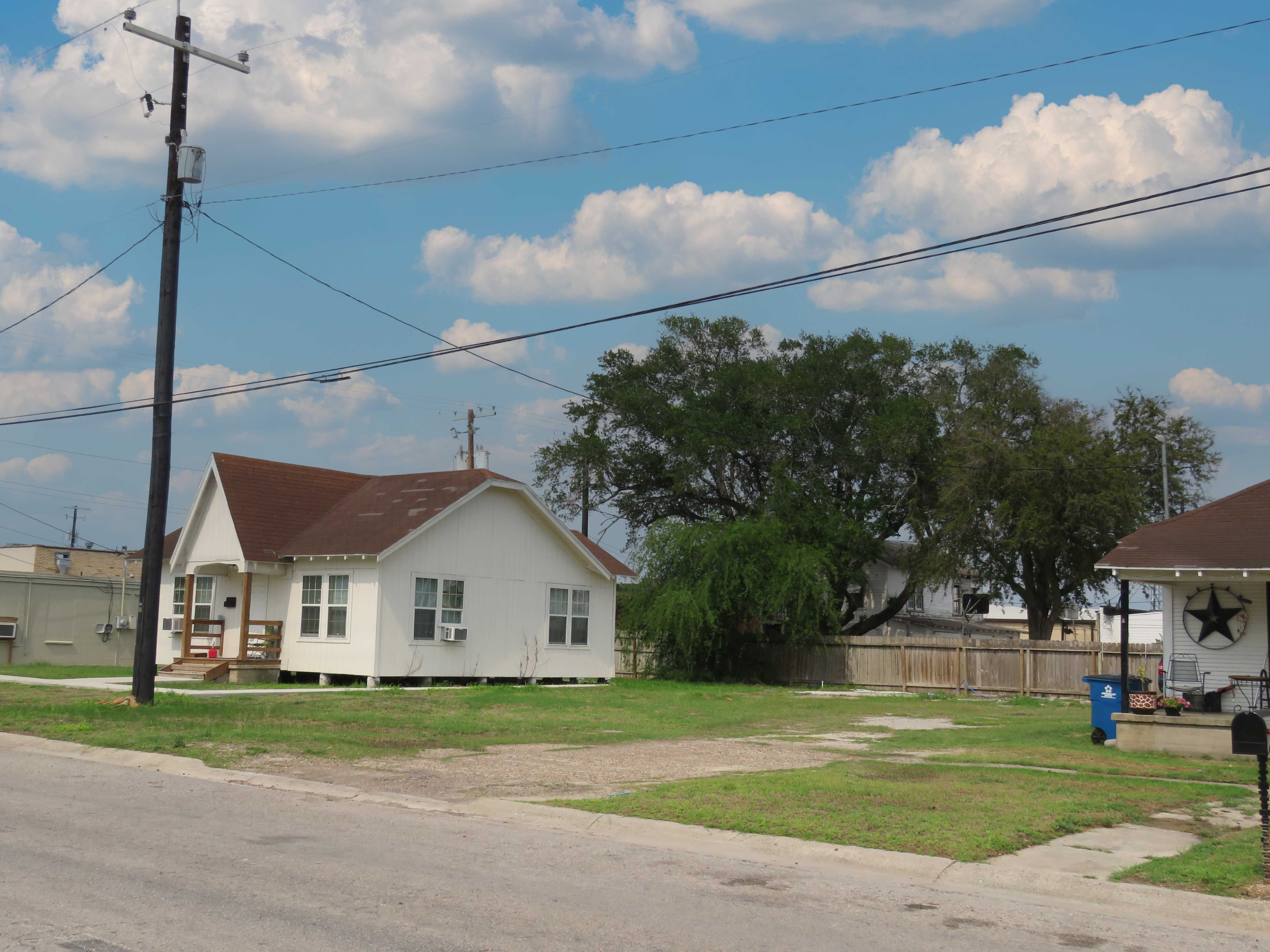 213 South McCall Avenue, Sinton, TX, USA, 78387  | Multi Family