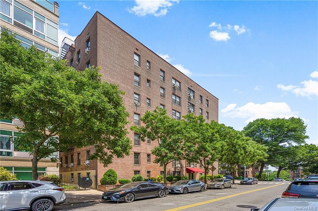 525 W 235th St APT 4C Bronx, NY 10463  | Condominium