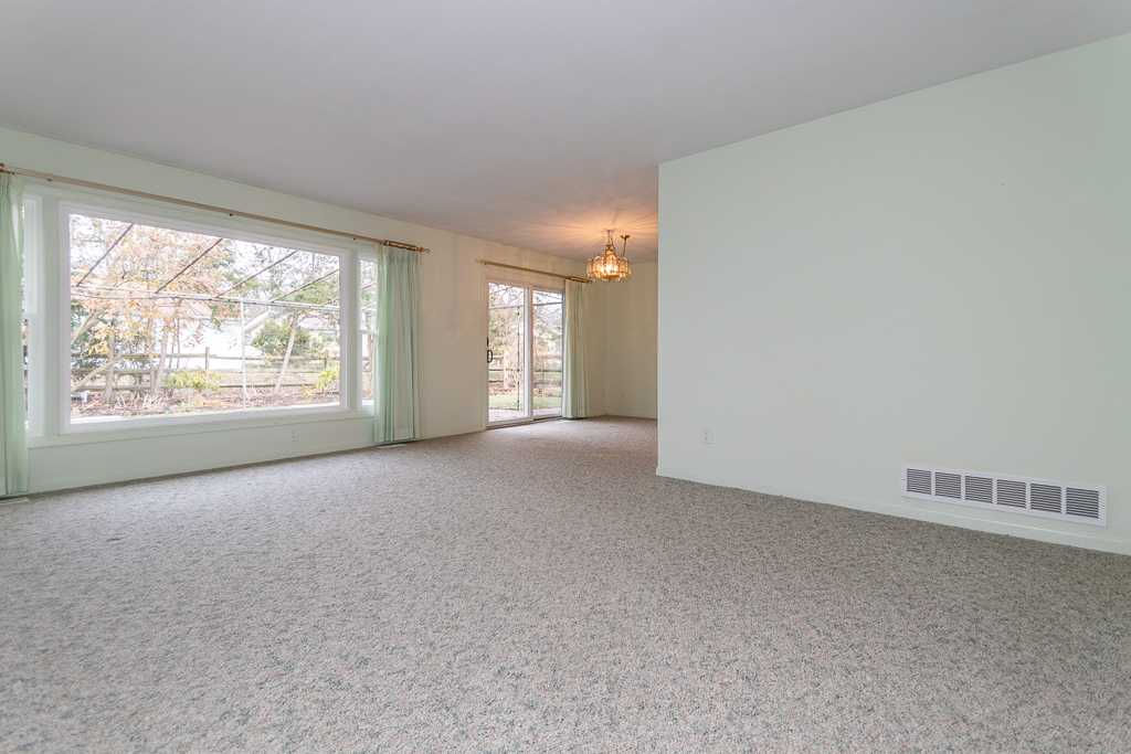 5259 Meadow Wood Boulevard, Lyndhurst, OH, USA, 44124 - Thumbnail 5