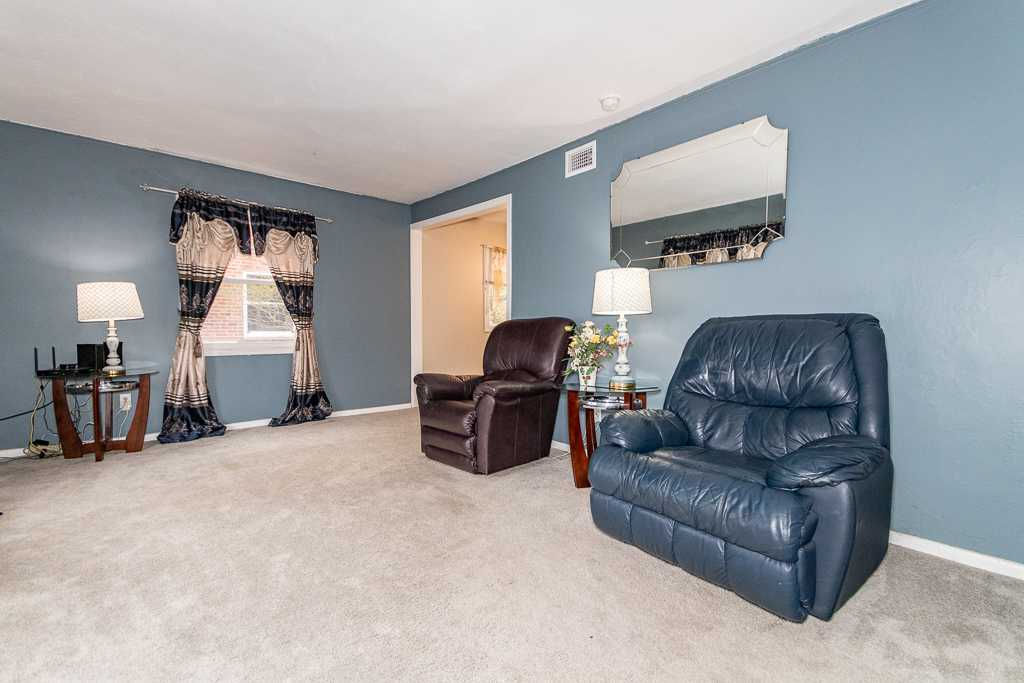 27580 Tremaine Drive, Euclid, OH, 44132 - Thumbnail 5