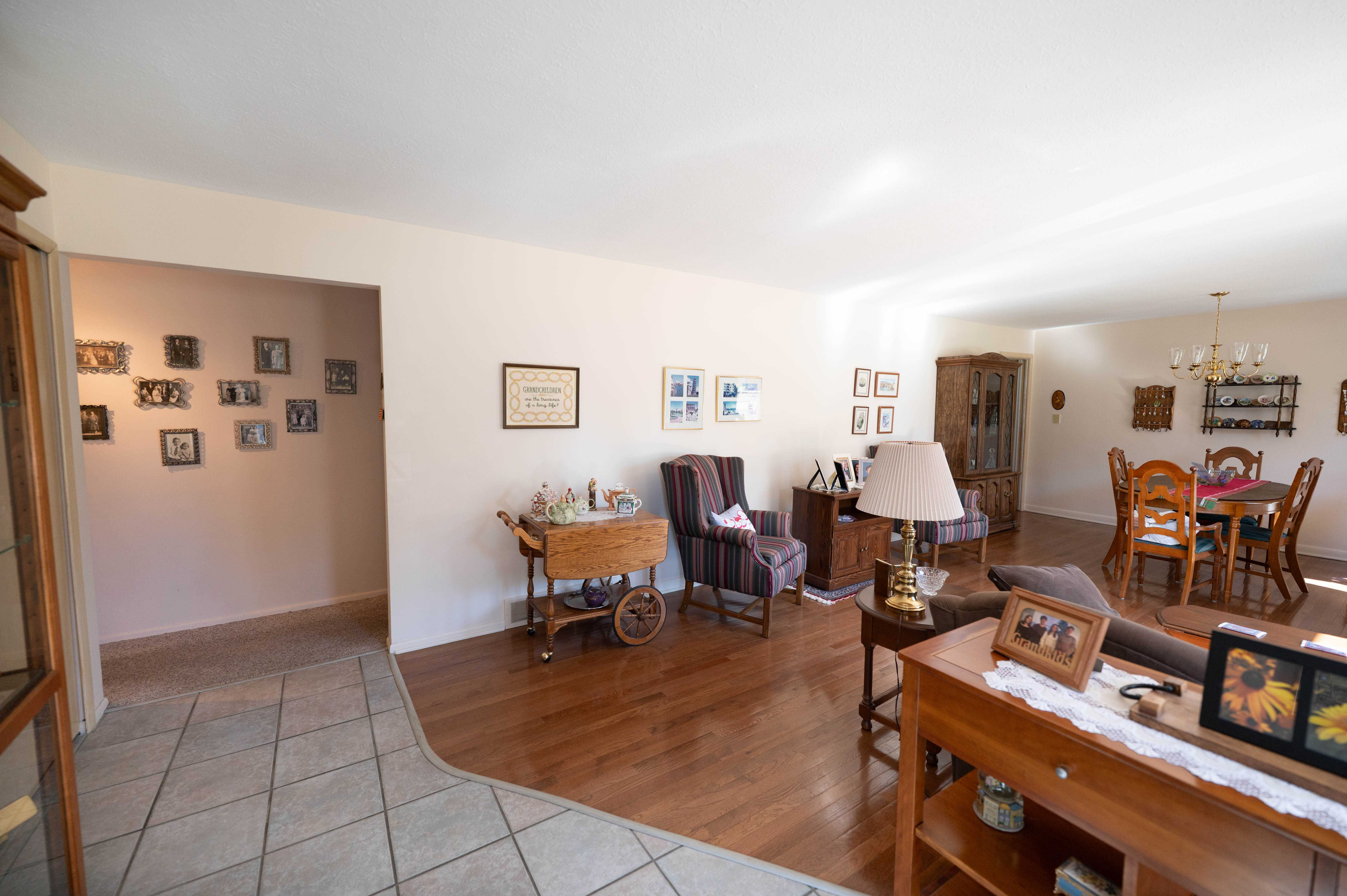 4927 Delevan Dr, Lyndhurst, OH, USA, 44124 - Thumbnail 3