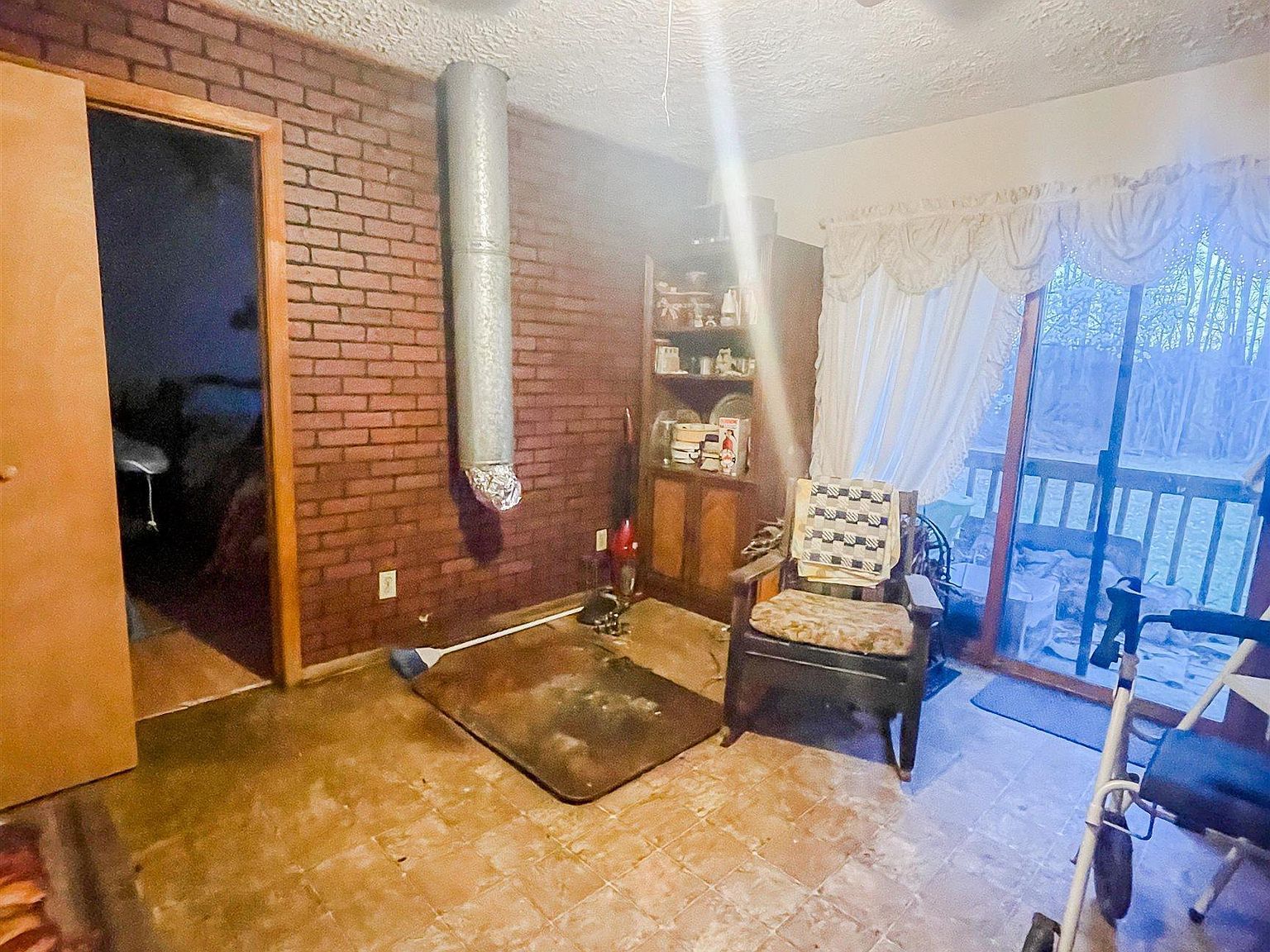 89 One Horse Rd Buckingham, VA 23921  | Single Family