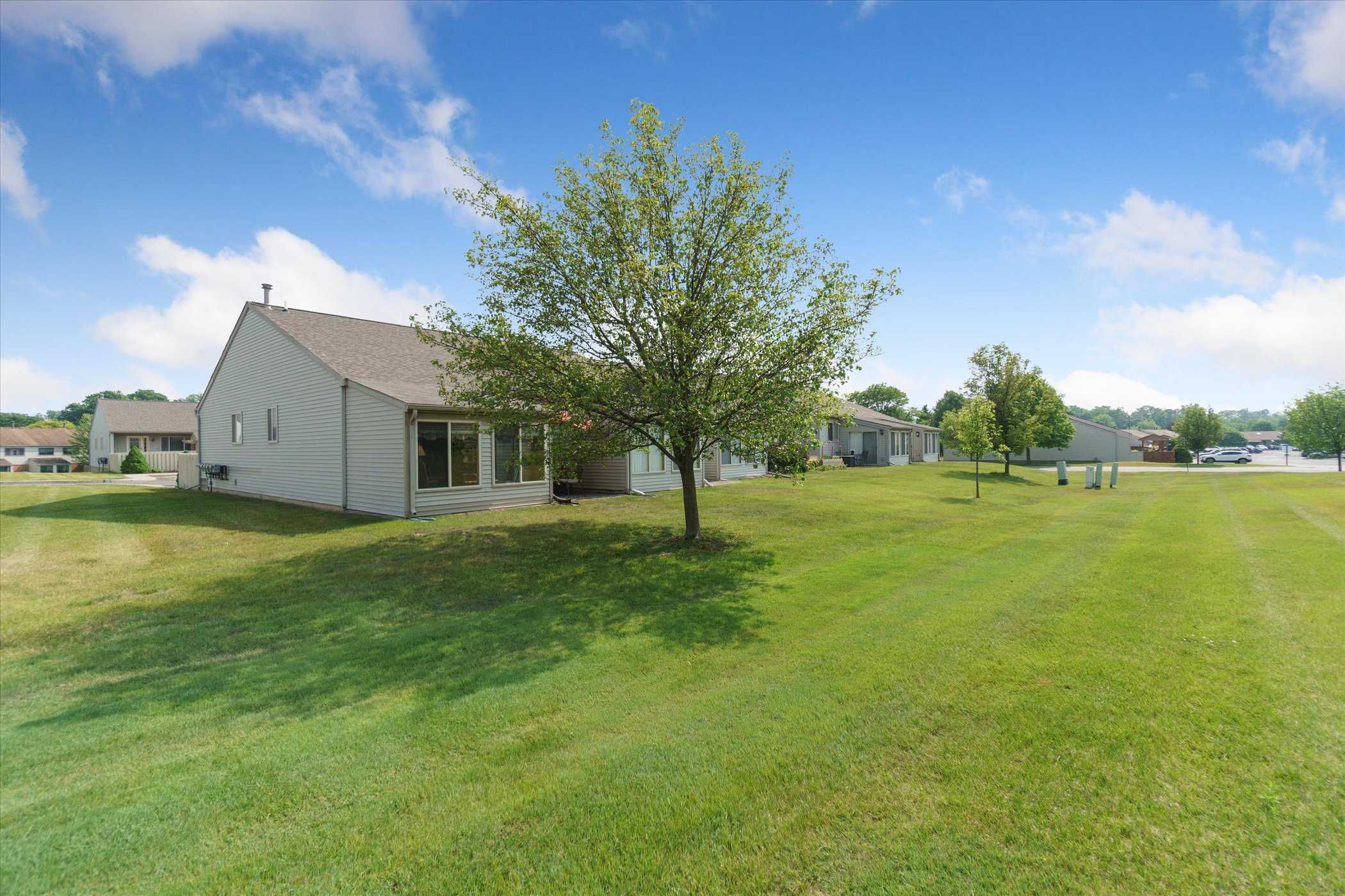 61740 Williamsburg Drive, South Lyon, MI, USA, 48178  | Condominium