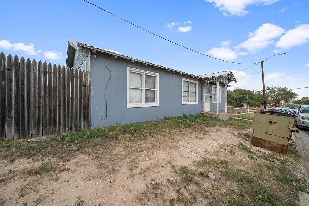 1710 E Austin St Big Spring, TX 79720 | Single Family