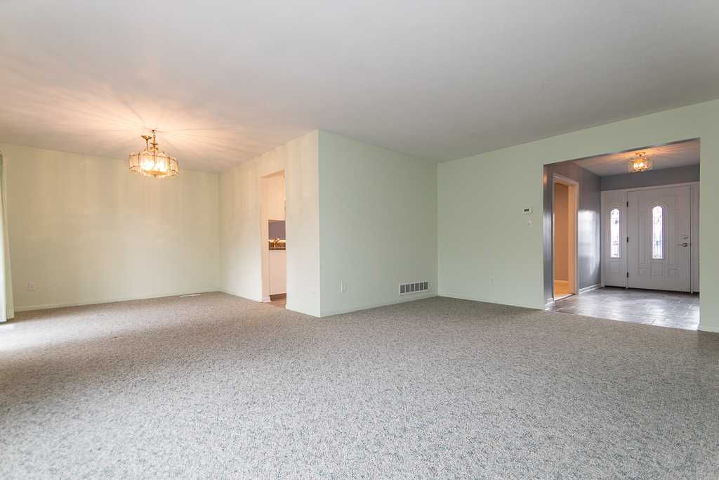 5259 Meadow Wood Boulevard, Lyndhurst, OH, USA, 44124 - Thumbnail 4